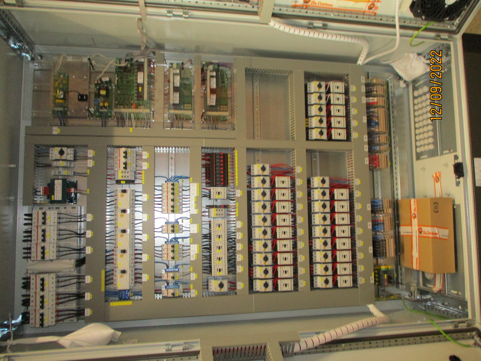 Switch cabinet for turkeys